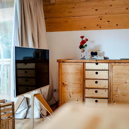Шале Einzigartiges Alpenloft In Fur 8 Gaste Mit Whirlpool Миттенвальд