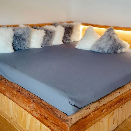 Einzigartiges Alpenloft In Fur 8 Gaste Mit Whirlpool Шале Миттенвальд