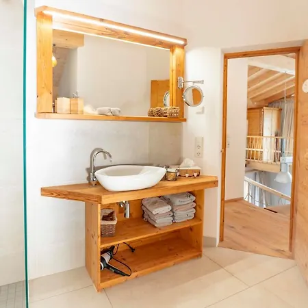 Einzigartiges Alpenloft In Fur 8 Gaste Mit Whirlpool Шале