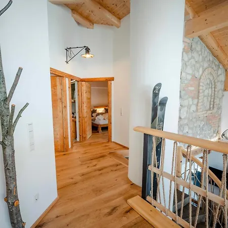 Einzigartiges Alpenloft In Fur 8 Gaste Mit Whirlpool Шале Миттенвальд
