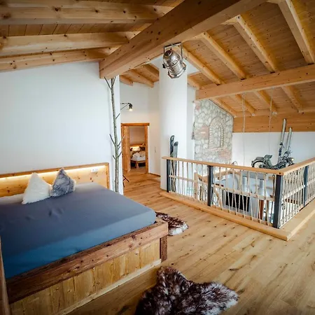 Einzigartiges Alpenloft In Fur 8 Gaste Mit Whirlpool * Миттенвальд