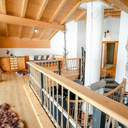Einzigartiges Alpenloft In Fur 8 Gaste Mit Whirlpool Миттенвальд