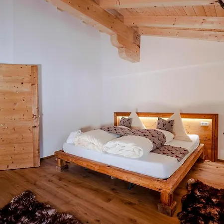 Einzigartiges Alpenloft In Fur 8 Gaste Mit Whirlpool Шале Миттенвальд