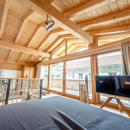 Einzigartiges Alpenloft In Fur 8 Gaste Mit Whirlpool Миттенвальд