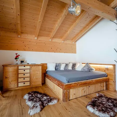 Шале Einzigartiges Alpenloft In Fur 8 Gaste Mit Whirlpool Миттенвальд